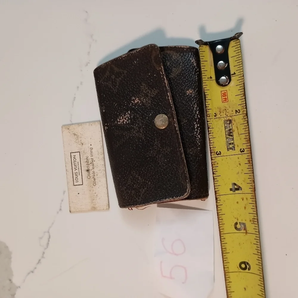 Authentic LOUIS VUITTON Monogram Multicles 6 Key Case
